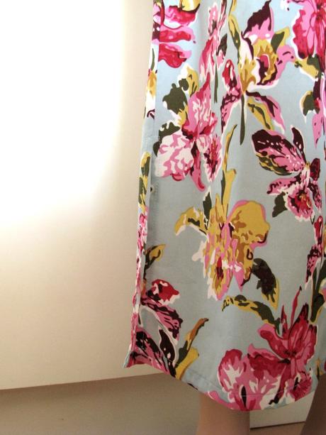 Svetlomodrá kvetovaná sukňa, 