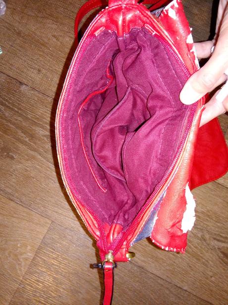 Krásna červená kvetinová crossbody kabelka,