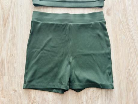 Štýlový rebrovaný komplet značky about you, s