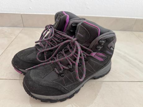 Turisticke topanky, 37