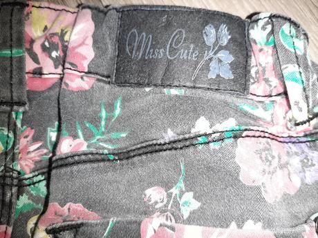 Kvetované riflíky reserved, reserved,152