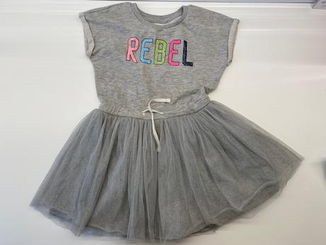 Dievčenské šaty, 104