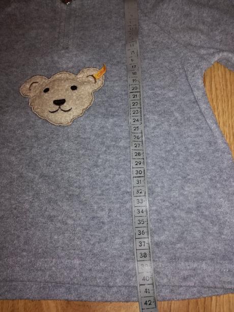 Mikina s piskacim mackom, 98