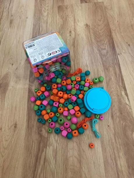 Velke drevene korale+snurky-350 kusov, 