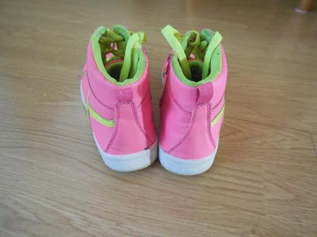 Vyššie tenisky, 34