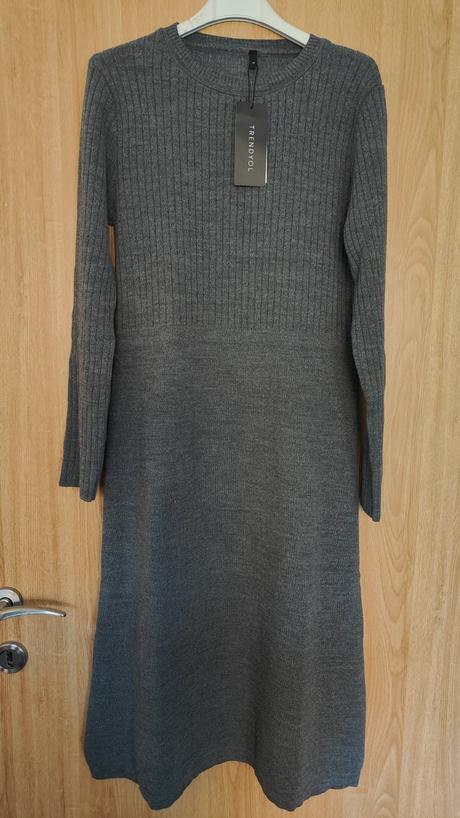 Dámske úpletové šaty, m