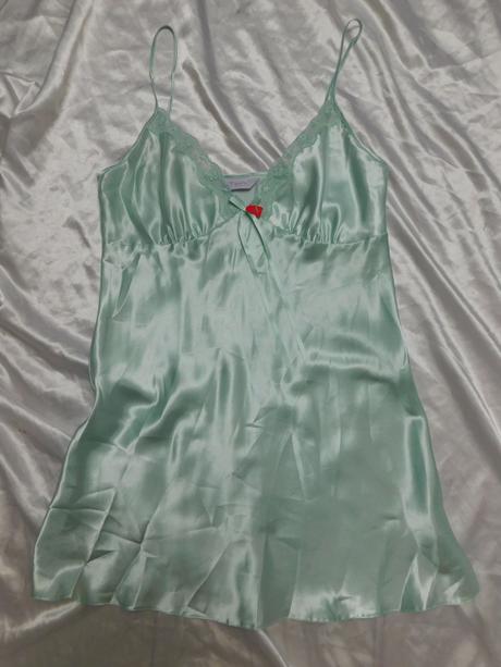 Pekna nočna košielka, 40