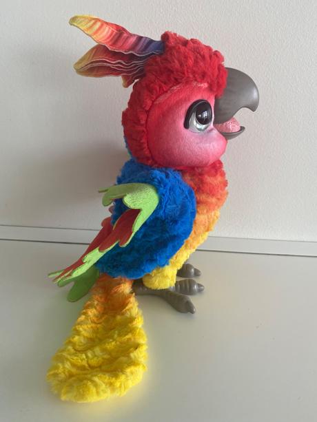 Hovoriaci papagaj furreal,