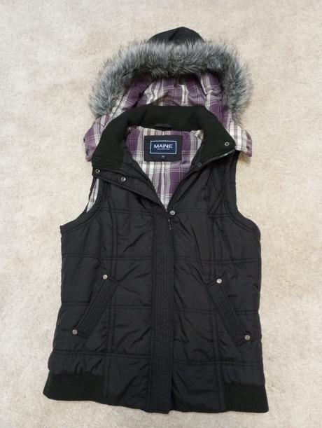 Čierna vesta s kapucňou, 42