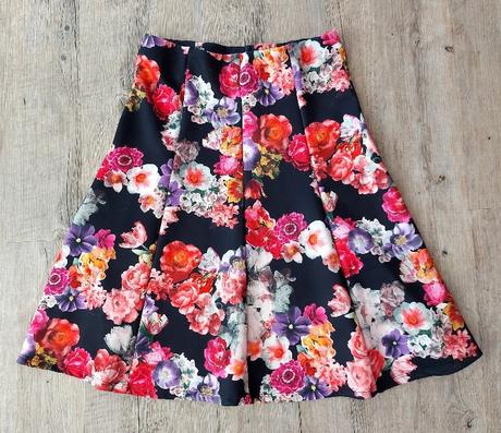 Kvetinová sukňa, atmosphere,36