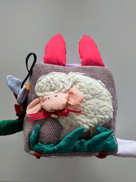 Didaktická edukačná kocka strojové a ručne šitie, 