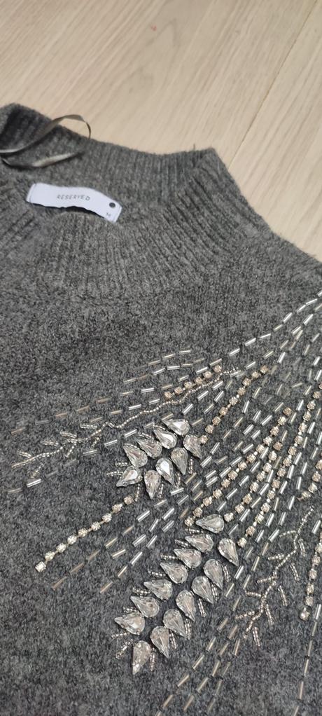 Sveter reserved, reserved,m