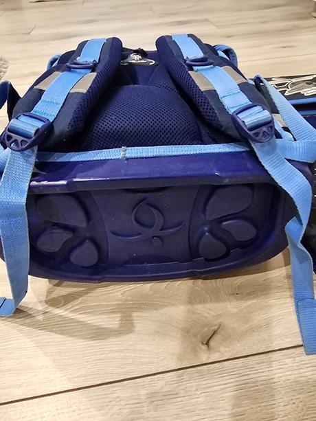 Skolska taska s peracnikom, 