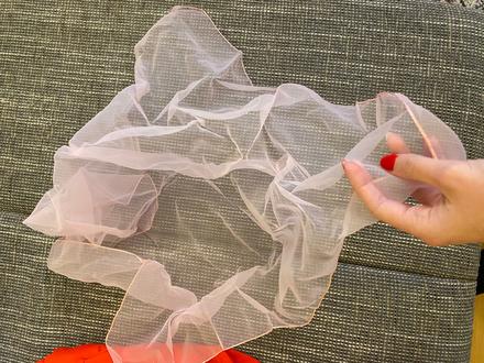 Bledoruzova šatka, f&f