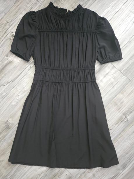 Lahucke čierne saty, 