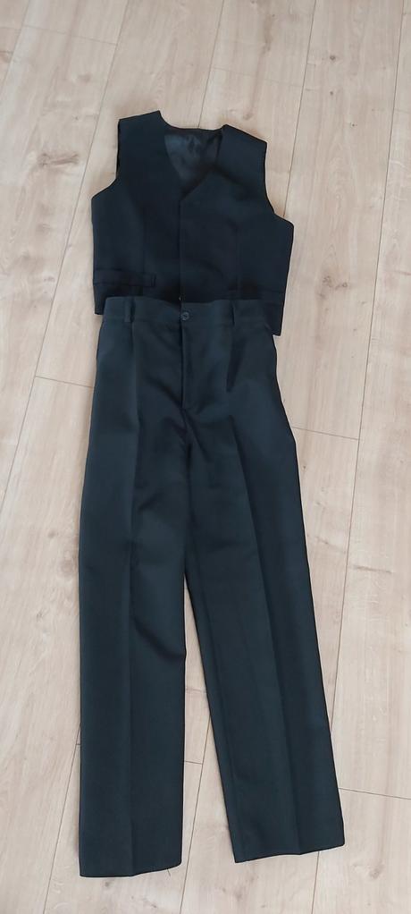 Chlapčenský oblek, 146