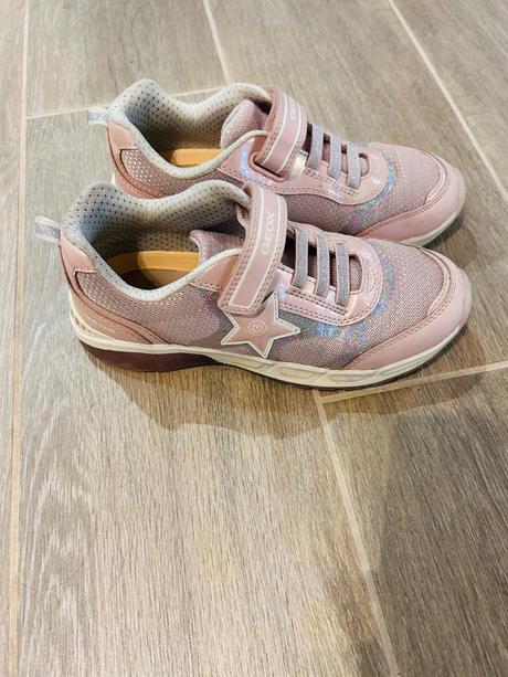 Svietiace geox, geox,34