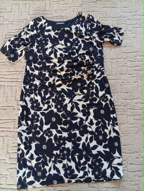 Puzdrové pohodlné podšité šaty, 48