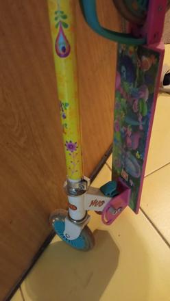 Detská kolobežka trollovia, mondo