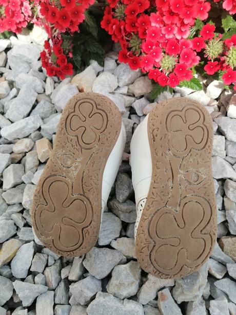 Biele sandálky, bubble gummers,21