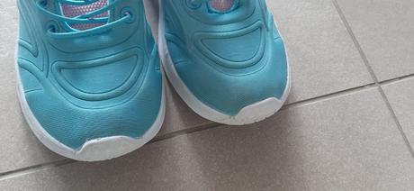 Tenisky na telesnu, 33