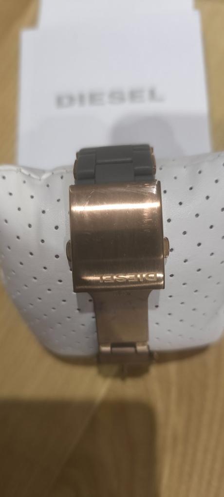 Hodinky diesel, diesel