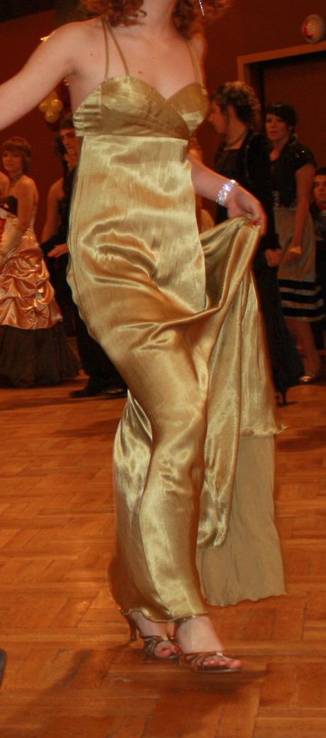 Nadčasové spoločenské šaty, 36