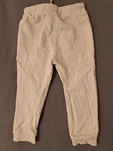 Krémové tepláky s aplikáciami, 98