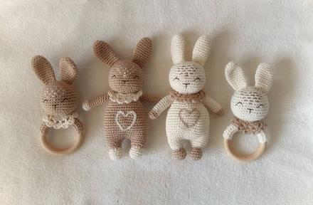 Zajačik - set hrkálka a hračka,