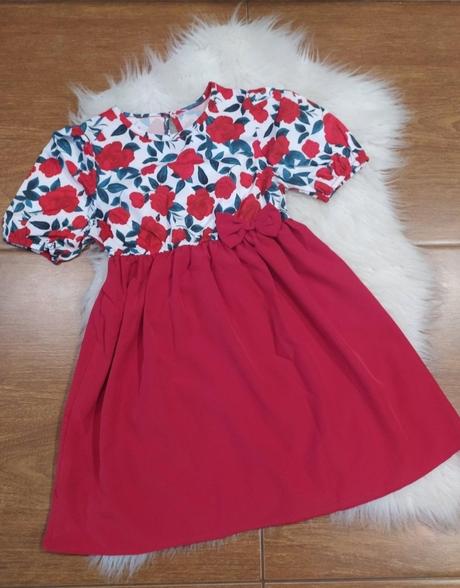 Kvetovane šaty, 122