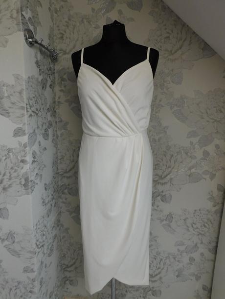 Kvalitne velmi pekne šaty, 38