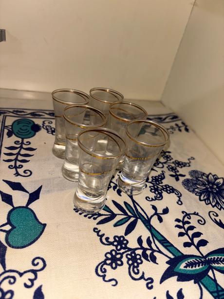 Elegantné retro štamperlíky so zlatým okrajom 6ks, 