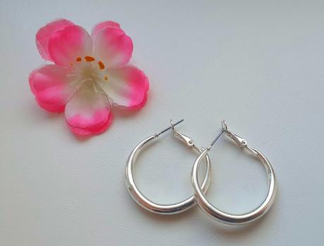 Náušnice striebornej farby, 