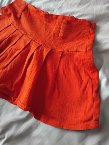 Červená sukňa s, s