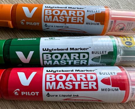 3 fixky whiteboard pilot board master za 4.5eur,
