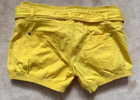 Bershka žlté dámske šortky, bershka,s