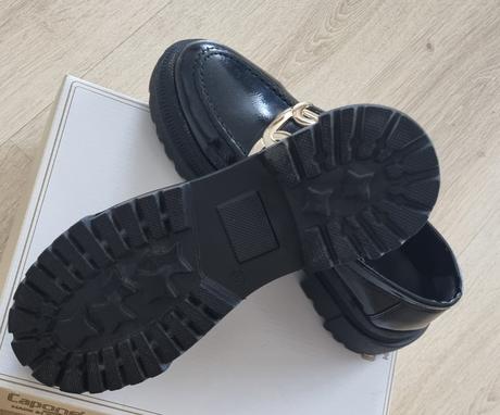 Čierne mokasiny, 41