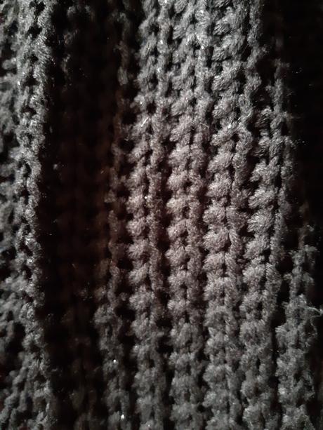 Čierny pulóver so striebornou niťou, m