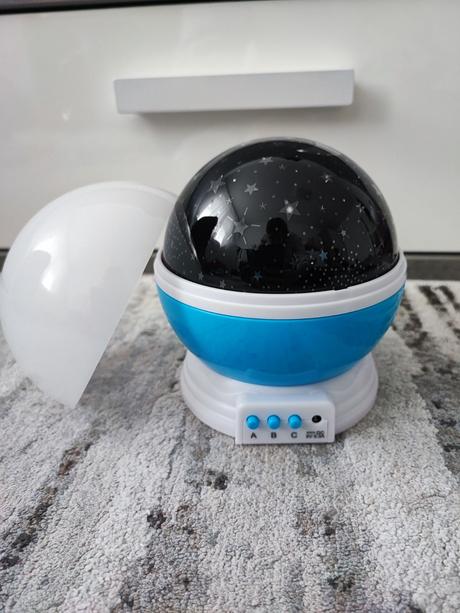 Projektor nočnej oblohy, 