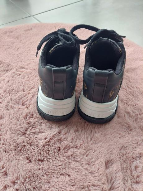 Guess botasky, guess,36