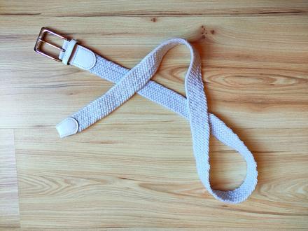 Biely prútený opasok,