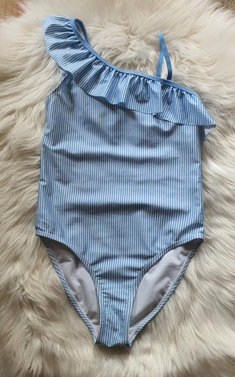 Nádherné plavky s volánom, takko,146