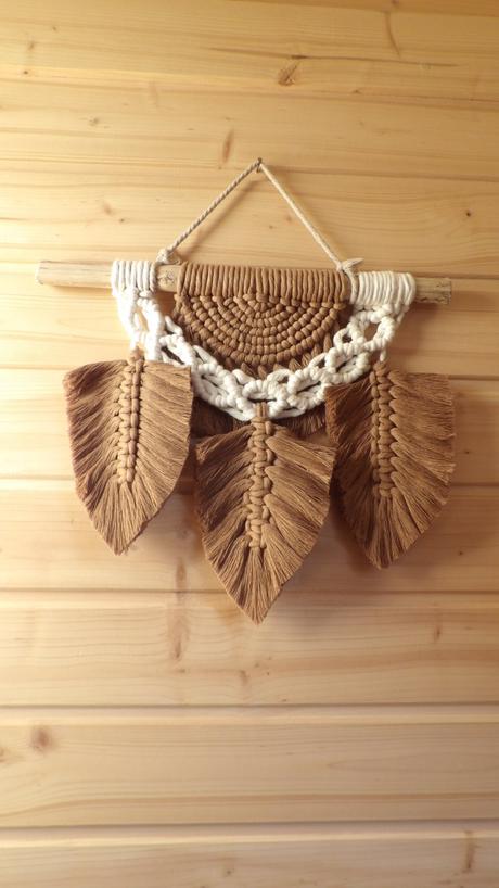 Skladom makramé indiánske pierka,