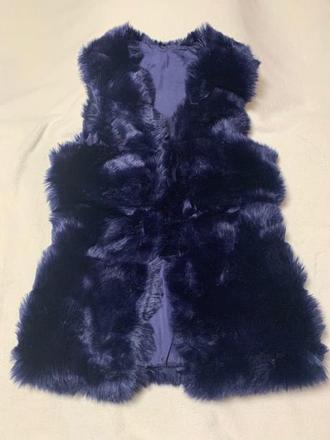 Tmavomodrá vesta z umelej kožušiny, m