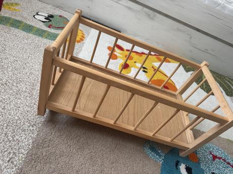 Postieľka pre bábiky, 