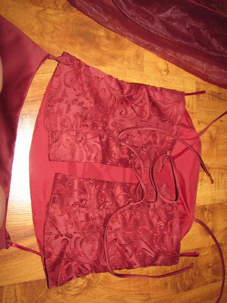 Korzet + sukna + stola, 36