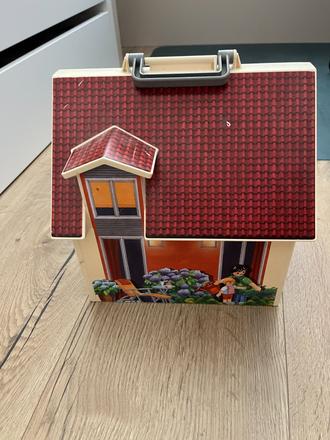 Playmobil 5167 domček s bábikami a nábytkom, 