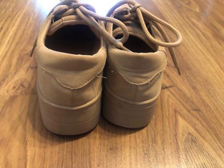 Tenisky s vyvýšenou podrážkou, 37