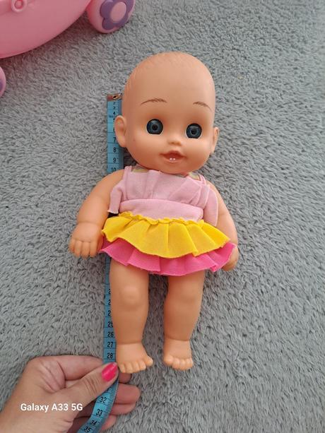 Bábika s kočiarikom/kolískou,