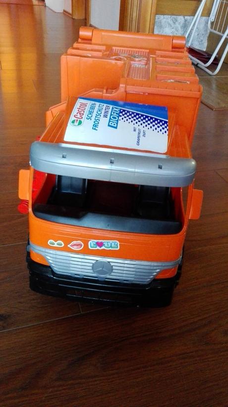 Velke smetiarske auto,